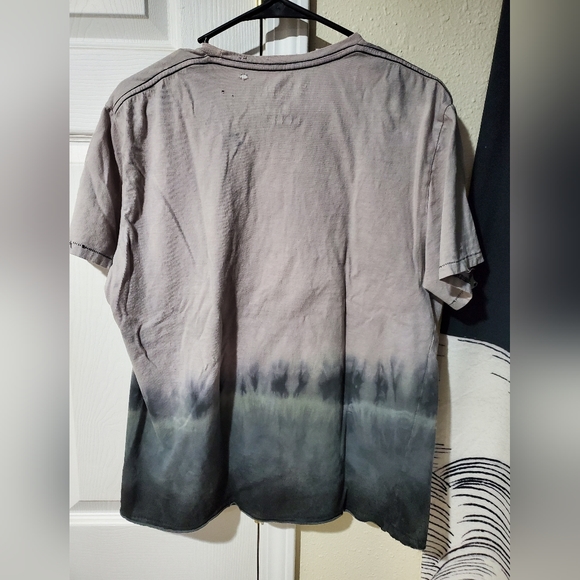 Calvin Klein Distressed Tee - Picture 4 of 5